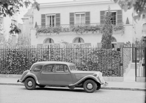 citroen_traction_15_six_d_familiale_1954.jpg